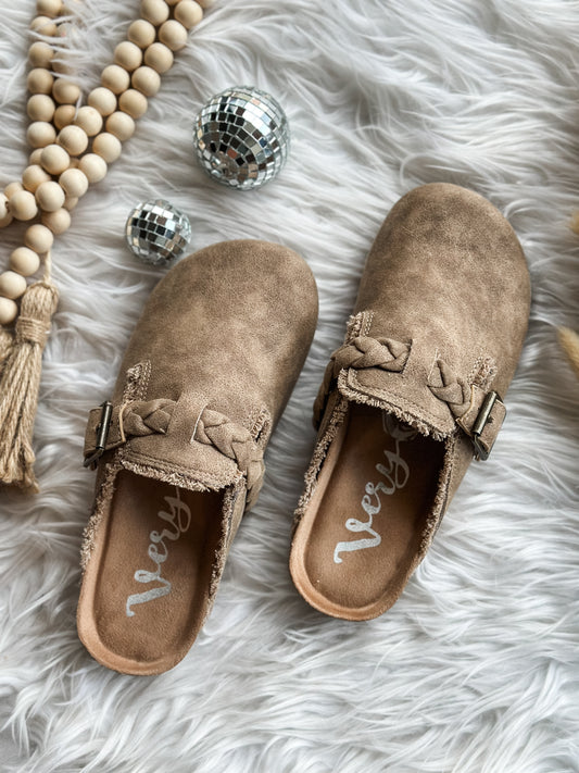 Iris Clog